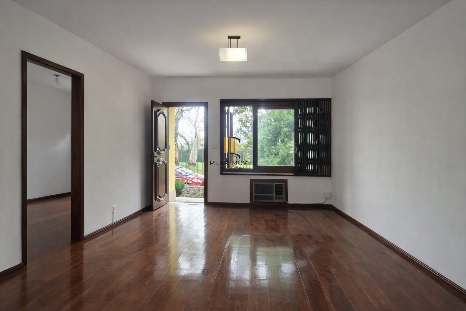 Casa 3 Dormitórios com Suíte | Garagem 6 Carros | Pátio Amplo e Área Gourmet para Alugar