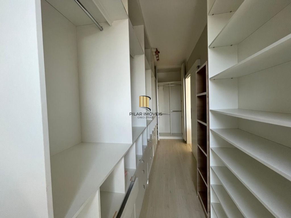 CASA EM CONDOMÍNIO FECHADO