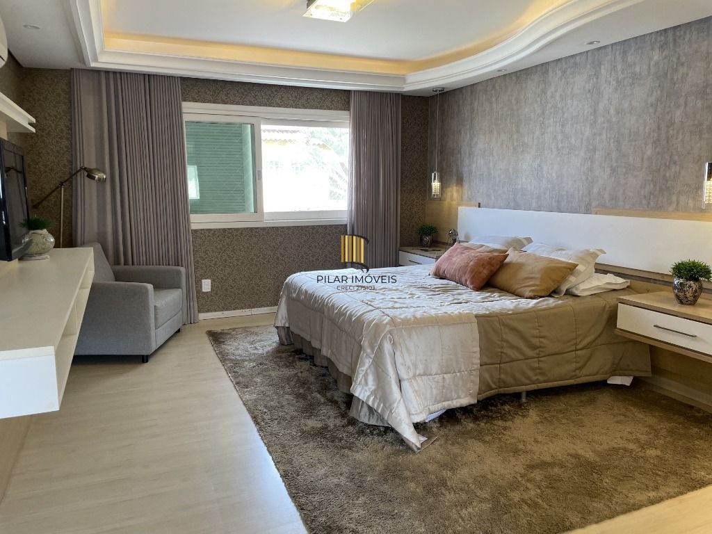 CASA , COM MUITO PÁTIO, EM CONDOMÍNIO FECHADO