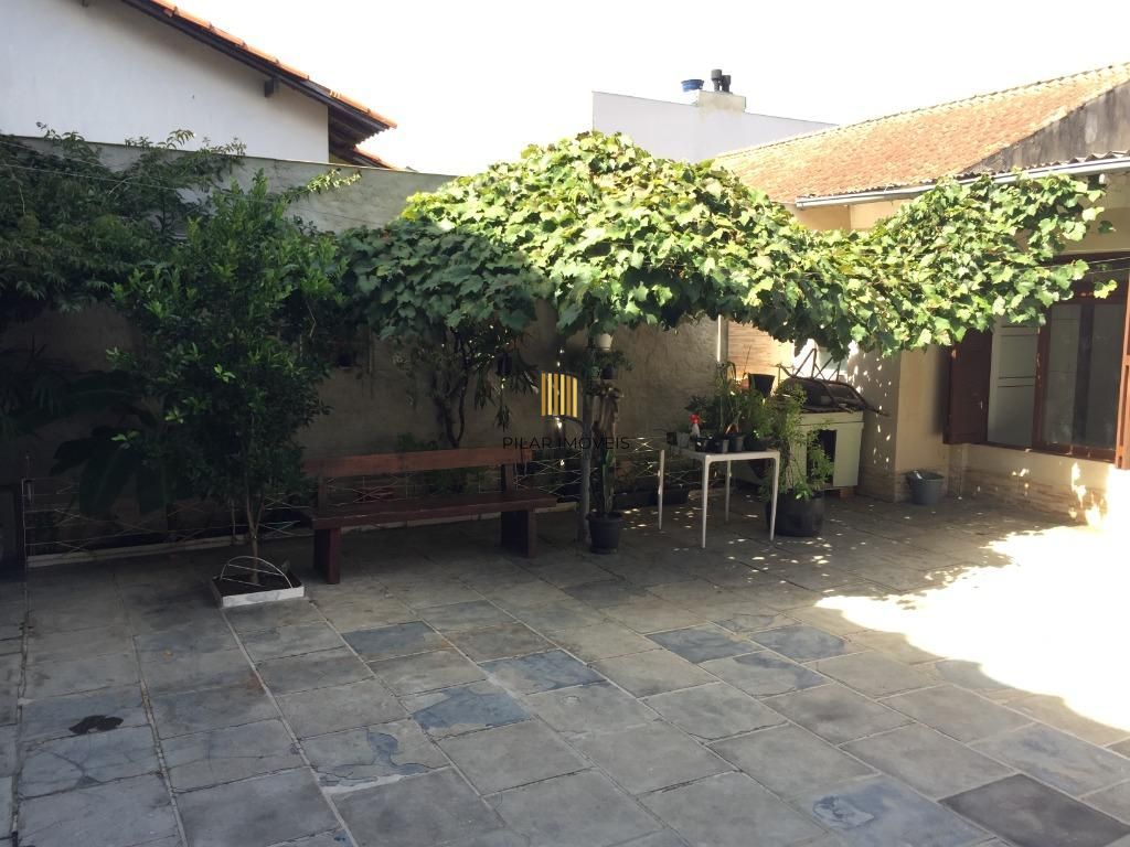 PORTO NOBRE VENDE Casa com 6 dormitórios por R$ 690.000 - Jardim Itu Sabará - Porto Alegre/RS