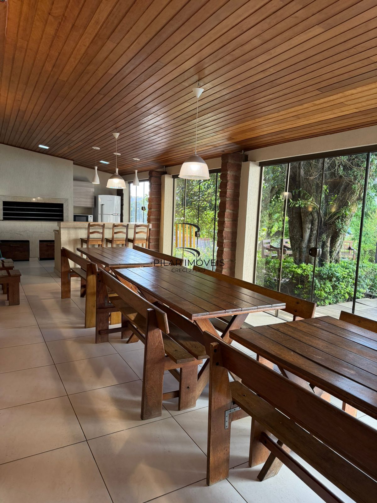 3 minutos do Bourbon Teresópolis, com 110m, 3 dorm e infra completa.