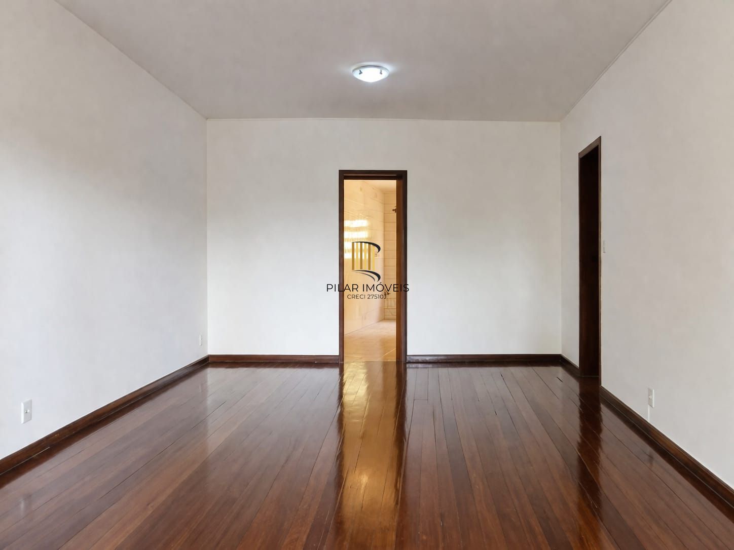 Casa 3 Dormitórios com Suíte | Garagem 6 Carros | Pátio Amplo e Área Gourmet para Alugar