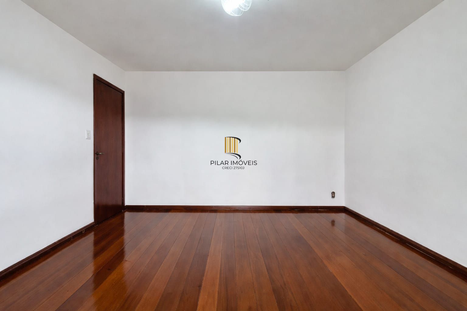 Casa 3 Dormitórios com Suíte | Garagem 6 Carros | Pátio Amplo e Área Gourmet para Alugar