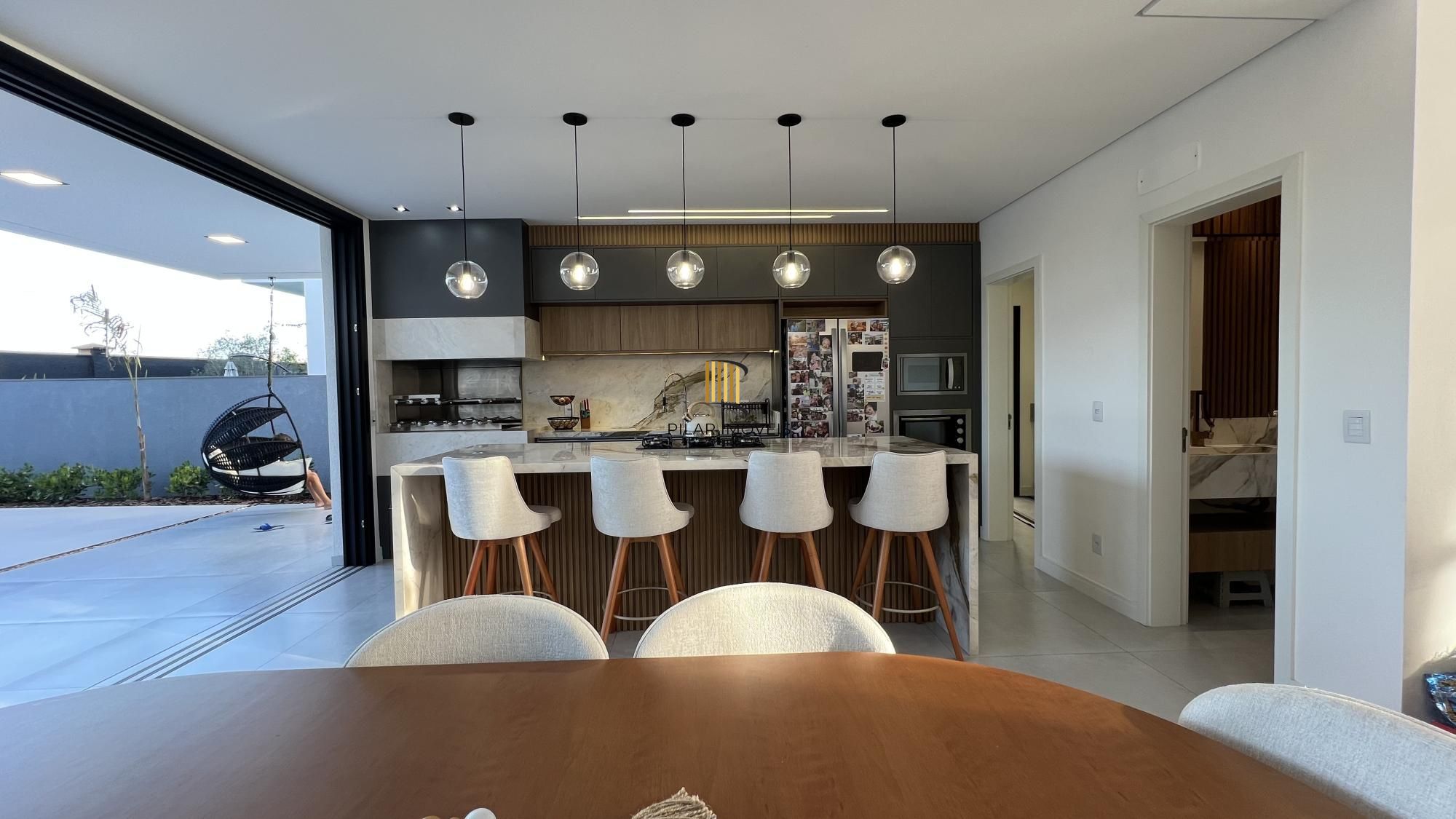 Casa em condomínio fechado