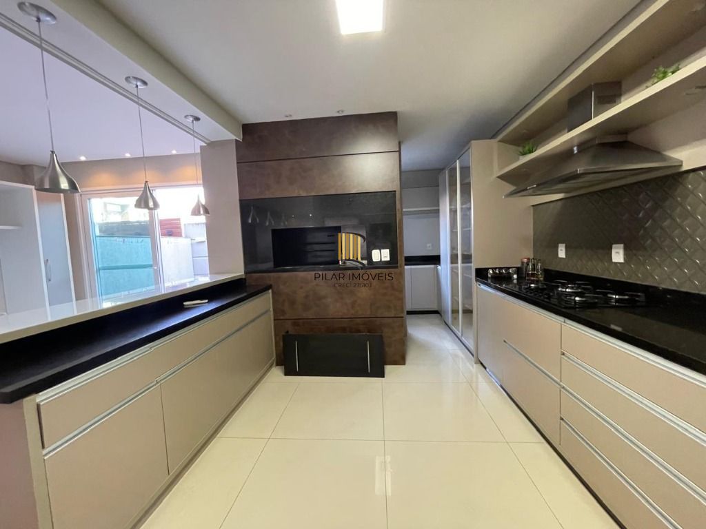 CASA EM CONDOMÍNIO FECHADO