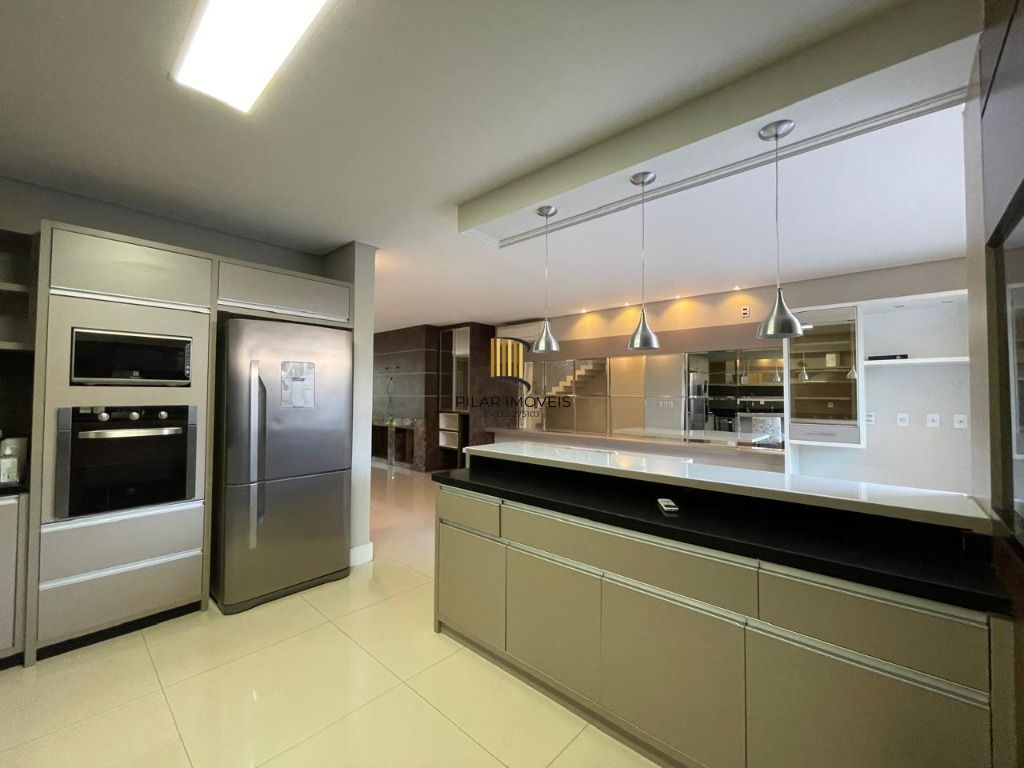 CASA EM CONDOMÍNIO FECHADO