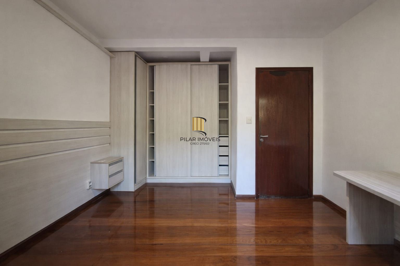 Casa 3 Dormitórios com Suíte | Garagem 6 Carros | Pátio Amplo e Área Gourmet para Alugar