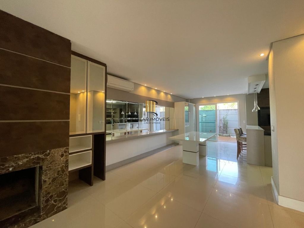 CASA EM CONDOMÍNIO FECHADO