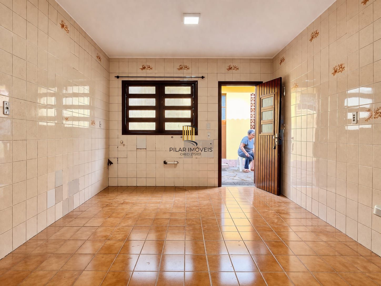 Casa 3 Dormitórios com Suíte | Garagem 6 Carros | Pátio Amplo e Área Gourmet para Alugar