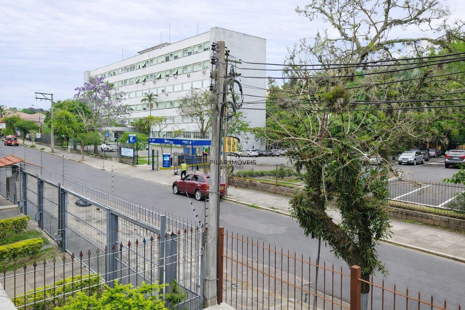 Casa/Sobrado 4 dormitórios, 290 m², no bairro Vila Ipiranga em Porto Alegre