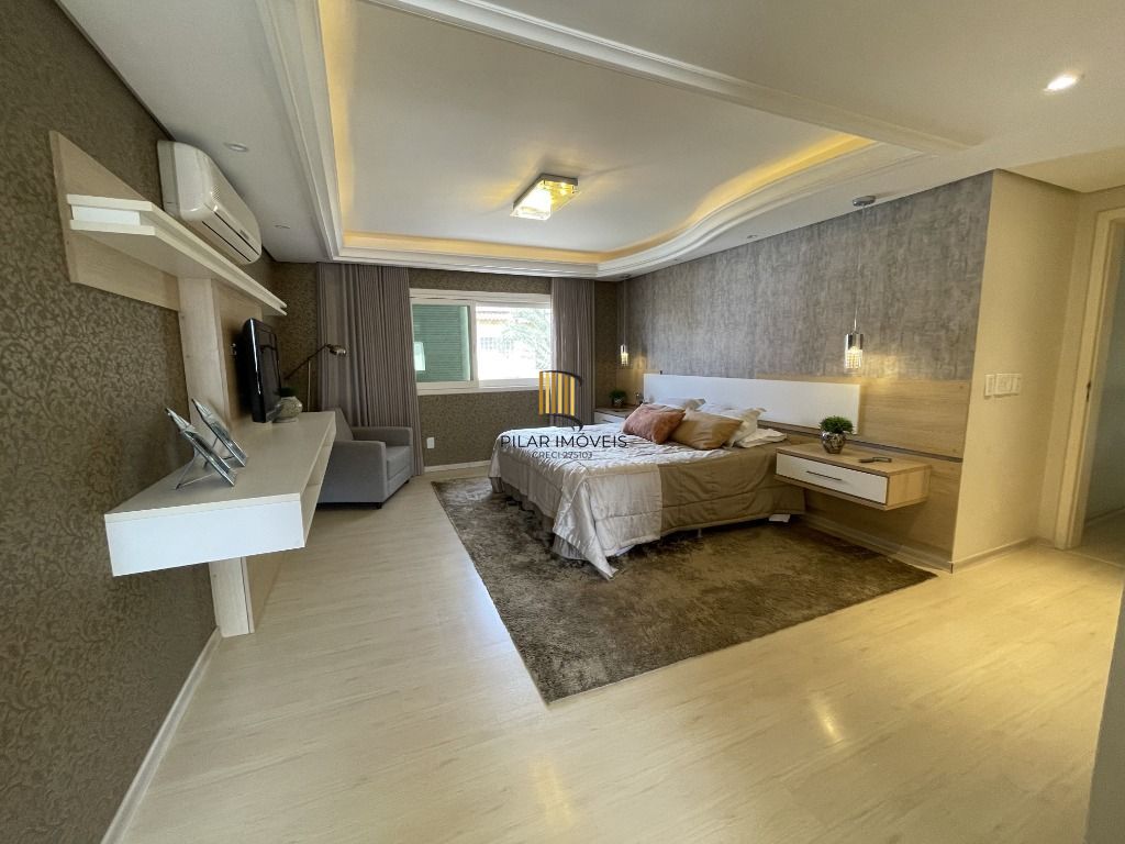 CASA , COM MUITO PÁTIO, EM CONDOMÍNIO FECHADO