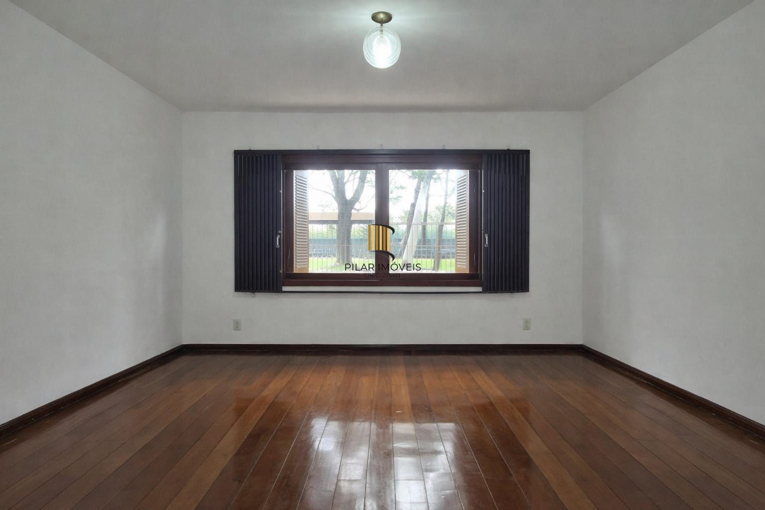 Casa 3 Dormitórios com Suíte | Garagem 6 Carros | Pátio Amplo e Área Gourmet para Alugar