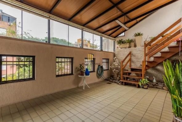 Cobertura triplex de 3 dormitórios - Petrópolis