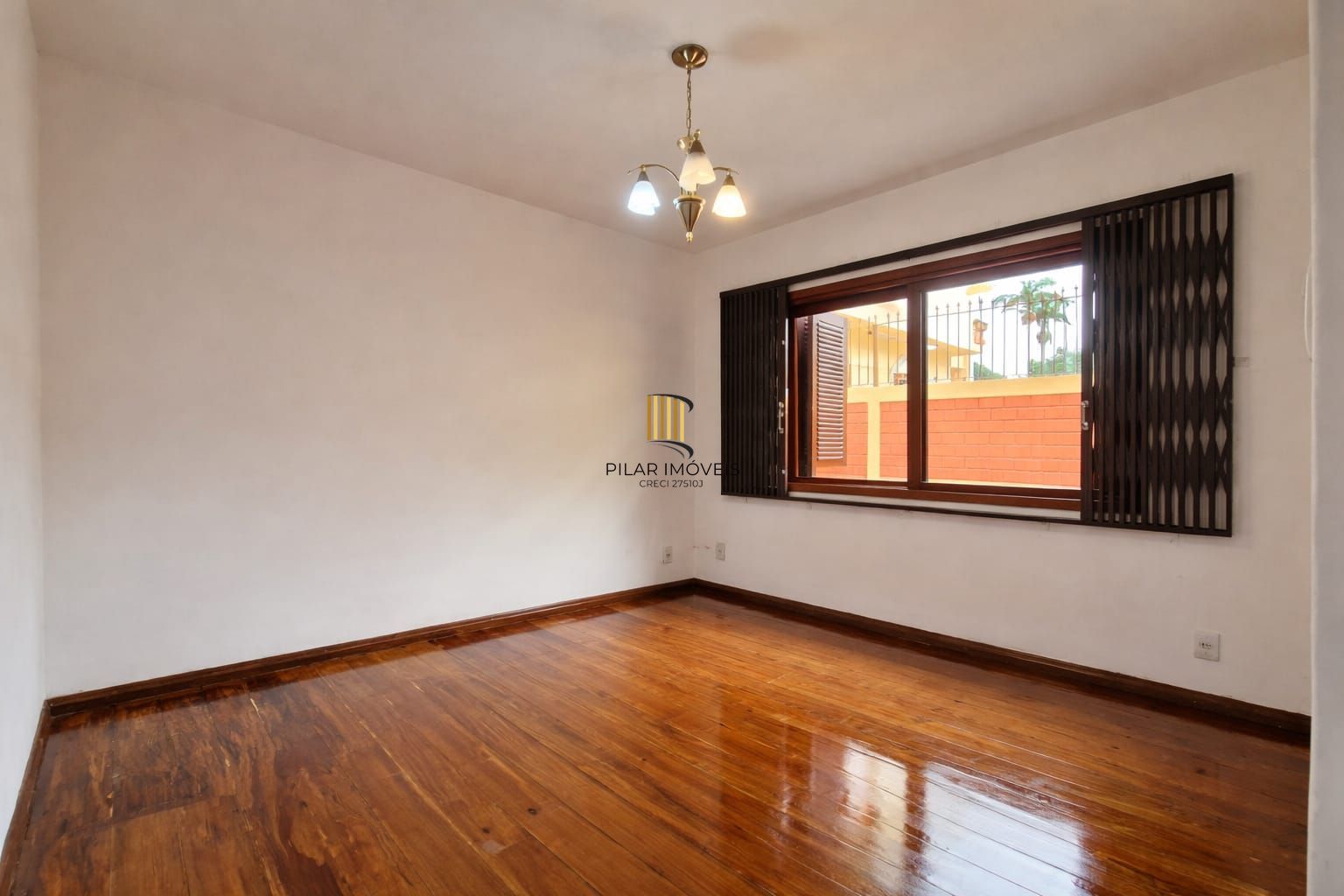 Casa 3 Dormitórios com Suíte | Garagem 6 Carros | Pátio Amplo e Área Gourmet para Alugar