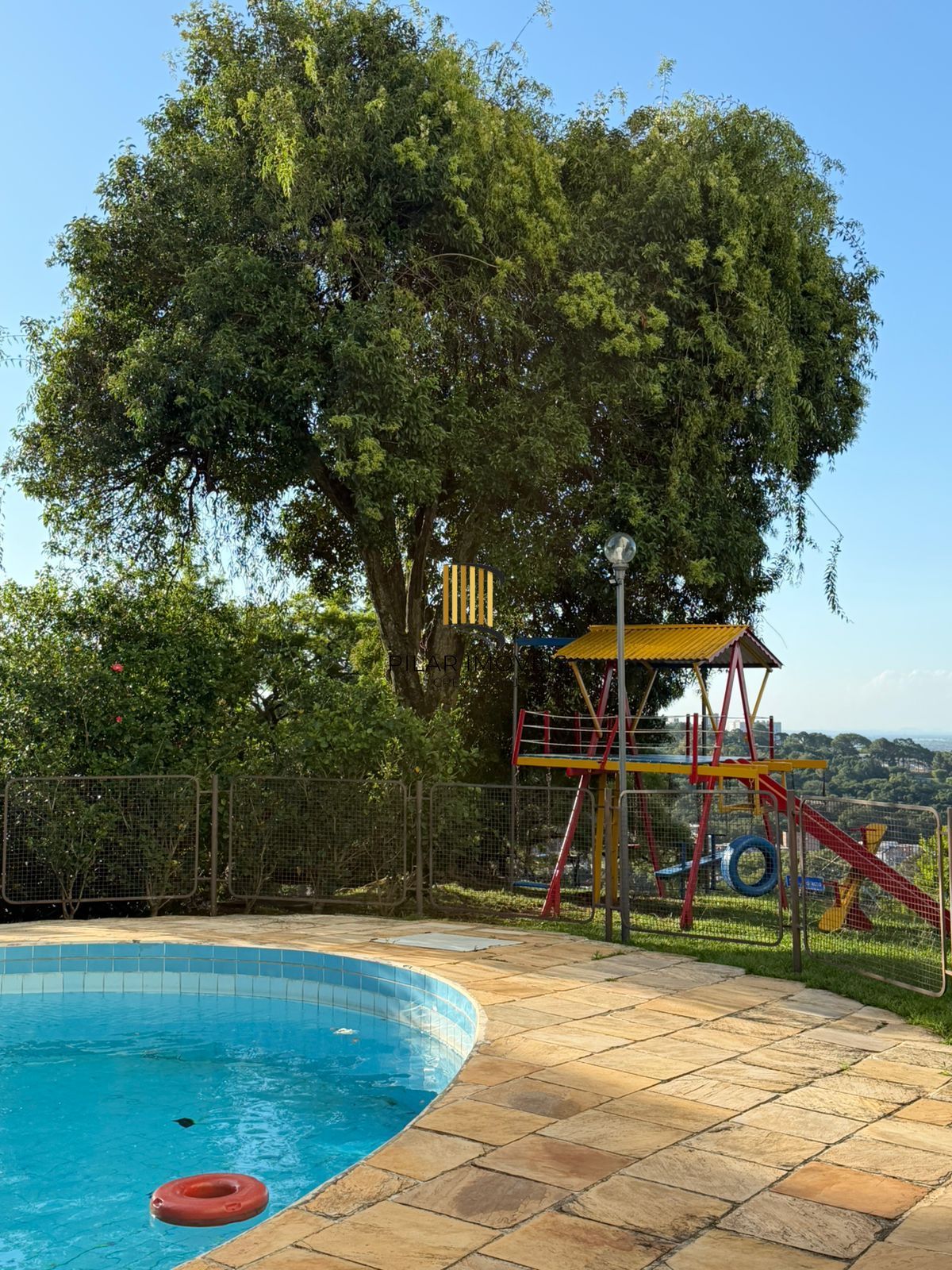 3 minutos do Bourbon Teresópolis, com 110m, 3 dorm e infra completa.