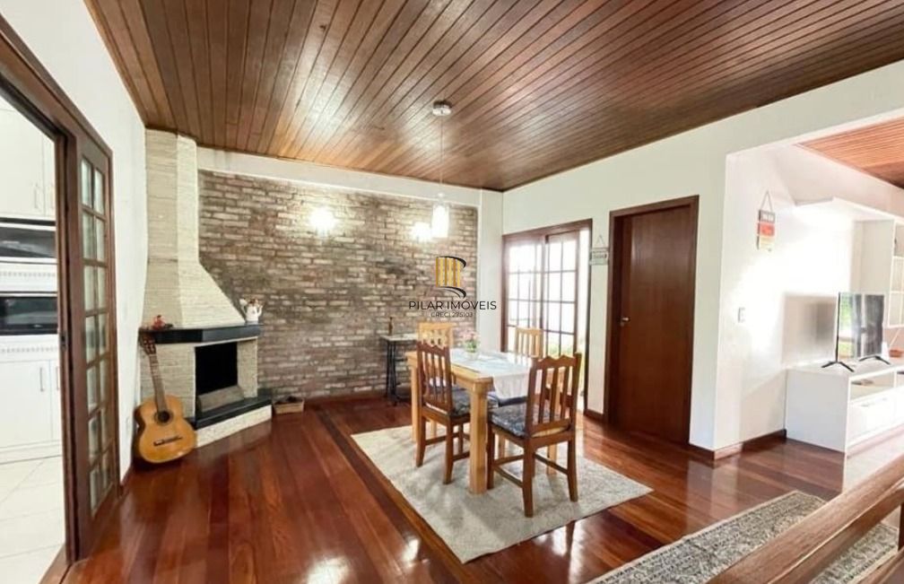 CASA DE 310M² COM CHURRASQUEIRA E HIDROMASSAGEM - SARANDI