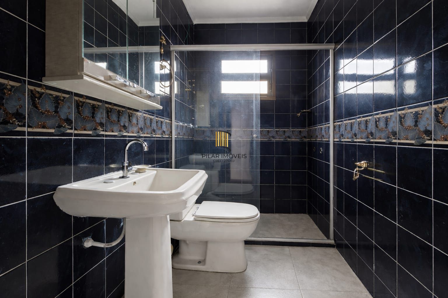 Casa 3 Dormitórios com Suíte | Garagem 6 Carros | Pátio Amplo e Área Gourmet para Alugar