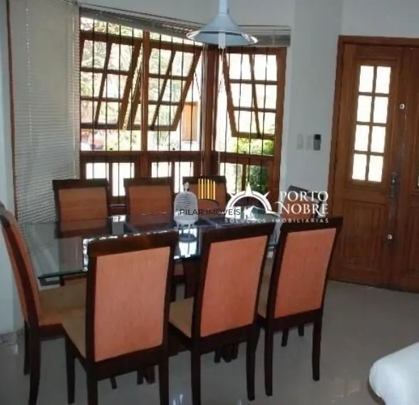 CASA EM CONDOMÍNIO