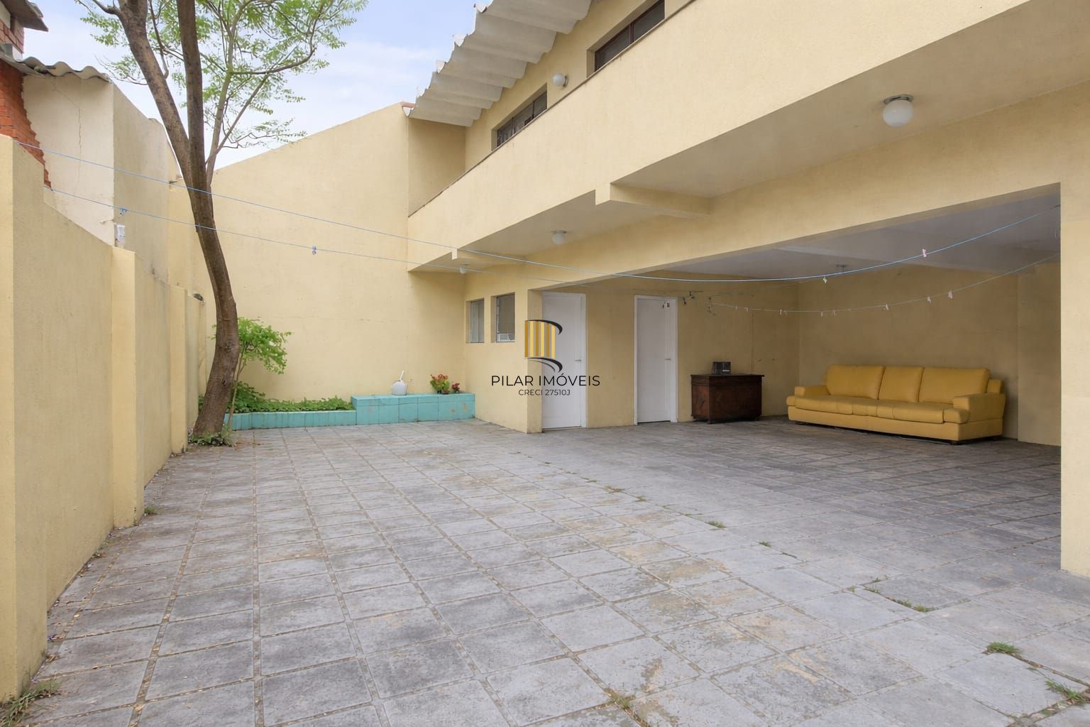 Casa/Sobrado 4 dormitórios, 290 m², no bairro Vila Ipiranga em Porto Alegre