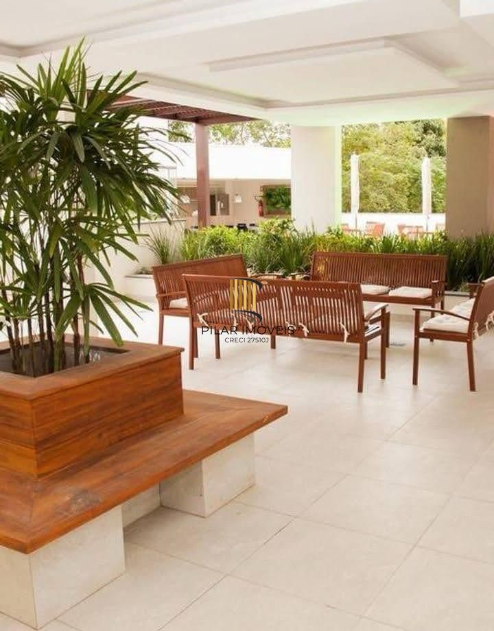 Apartamento 2 dormitórios com suíte e vaga coberta em ótima localização