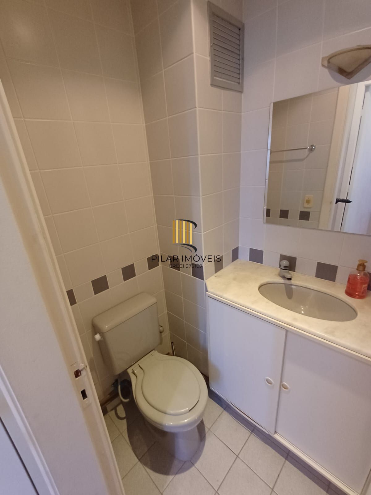 Excelente sala comercial no Menino Deus próximo ao Mãe de Deus