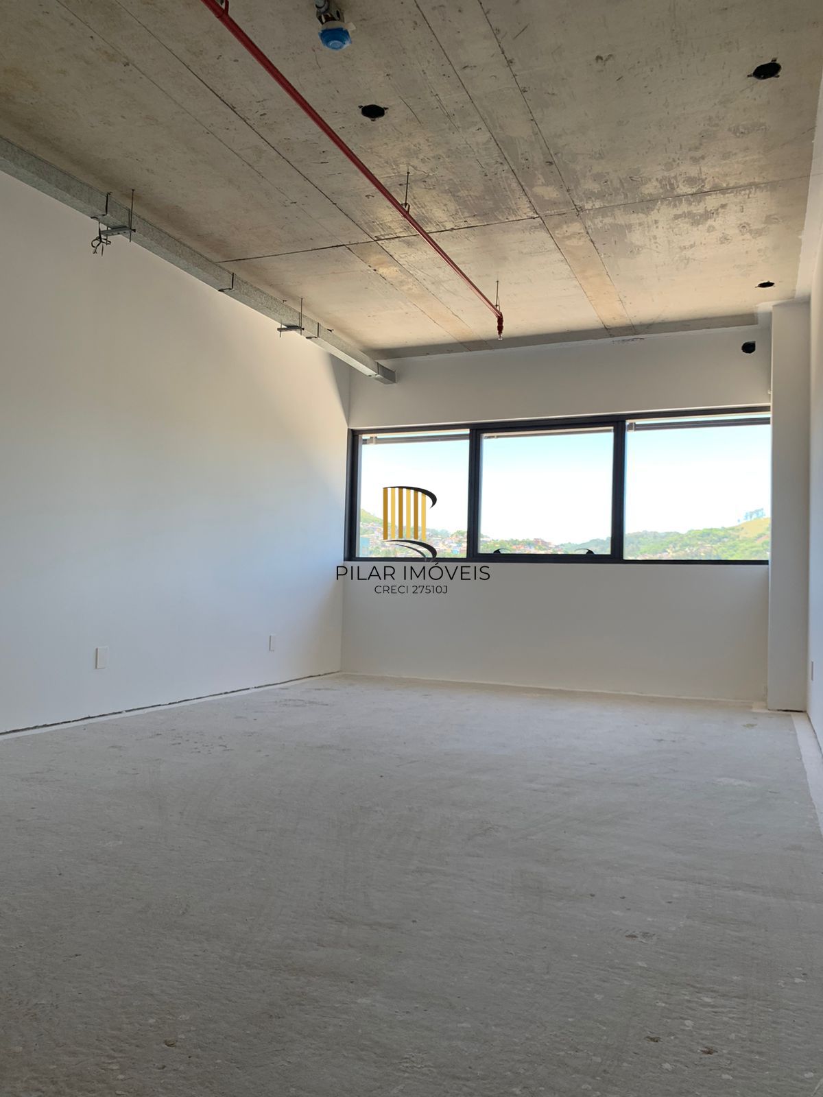 Sala comercial de frente no Linked Teresópolis