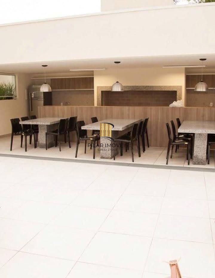 Apartamento 2 dormitórios com suíte e vaga coberta em ótima localização