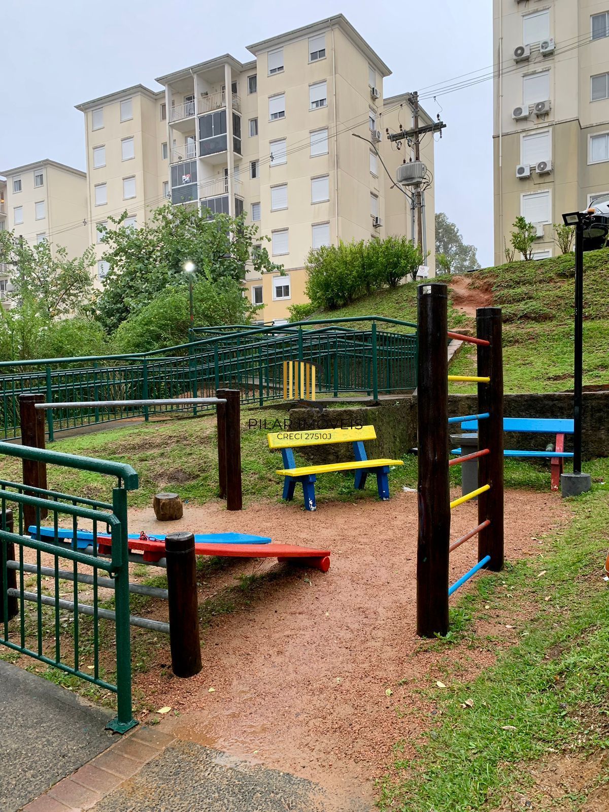 Apartamento semi mobiliado 2 dormitórios com sacada e vaga de garagem em condomínio com infra completa