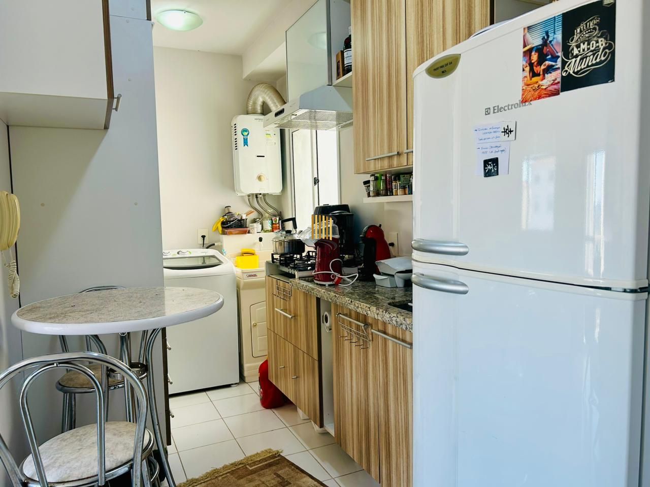 Apartamento semi mobiliado 2 dormitórios com sacada e vaga de garagem em condomínio com infra completa
