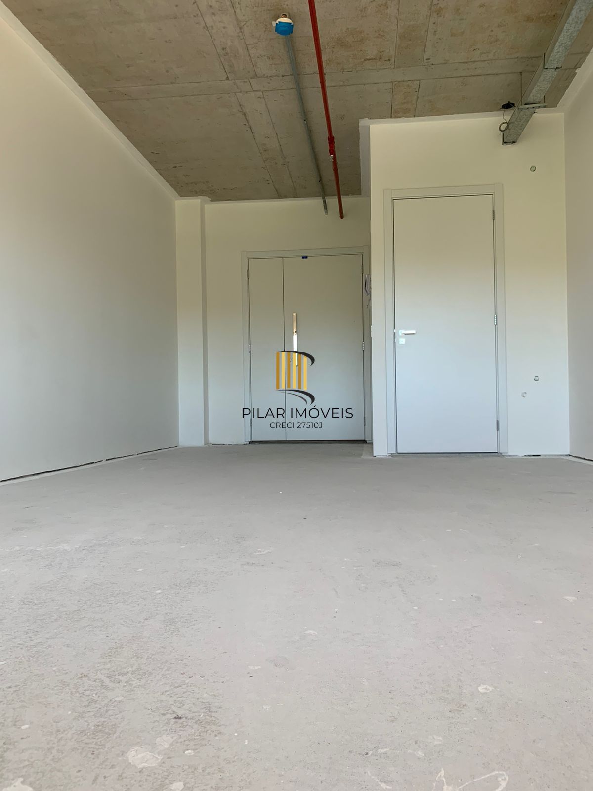 Sala comercial de frente no Linked Teresópolis