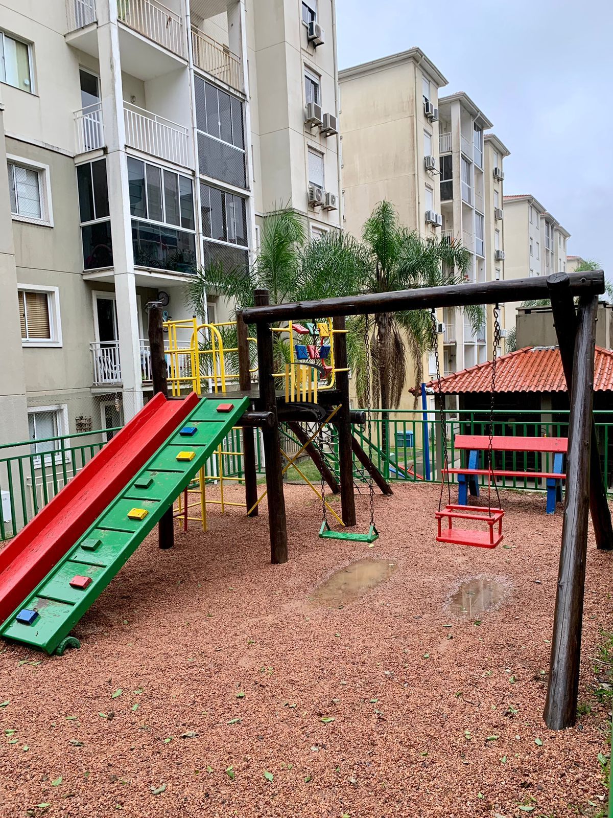 Apartamento semi mobiliado 2 dormitórios com sacada e vaga de garagem em condomínio com infra completa