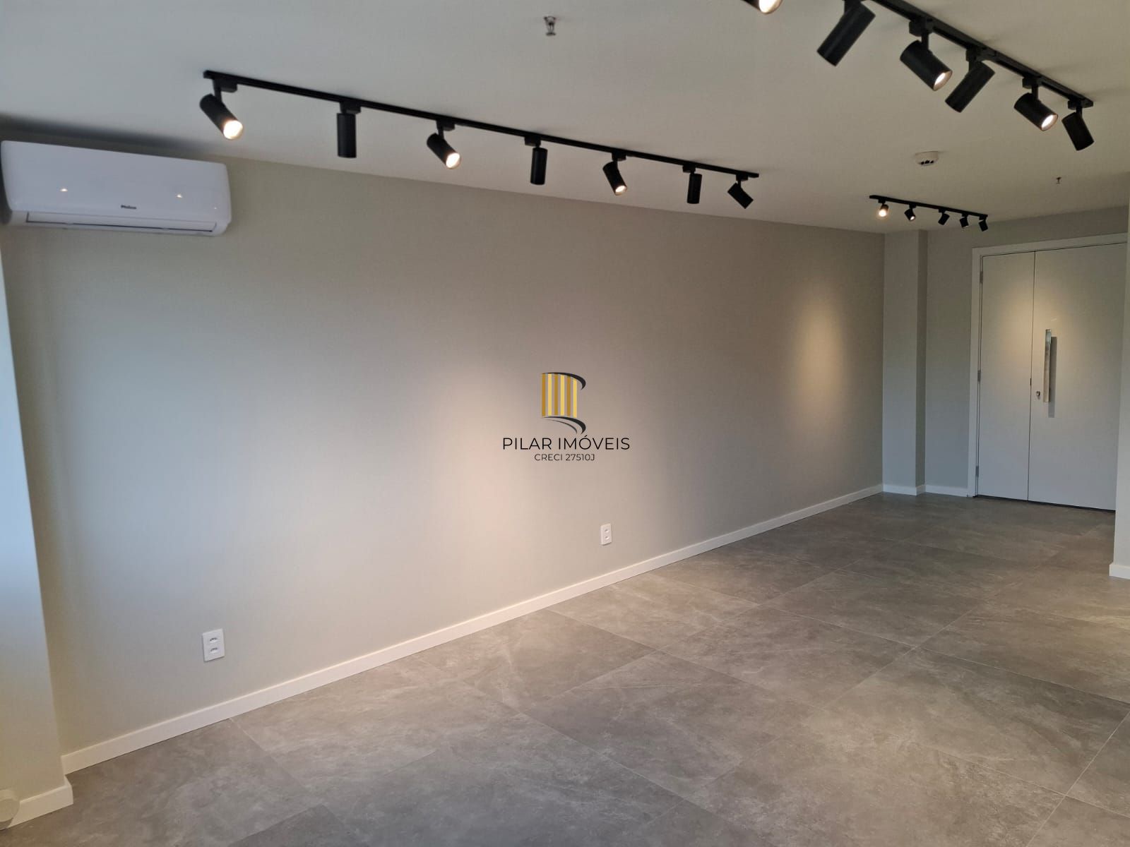 Sala comercial de frente no Linked Teresópolis