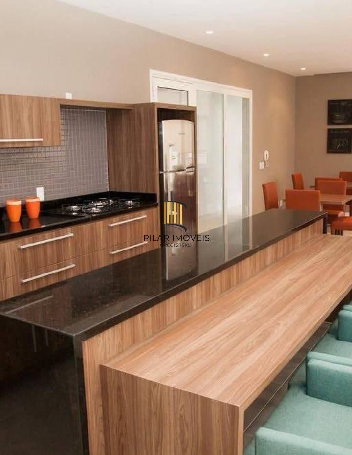 Apartamento 2 dormitórios com suíte e vaga coberta em ótima localização