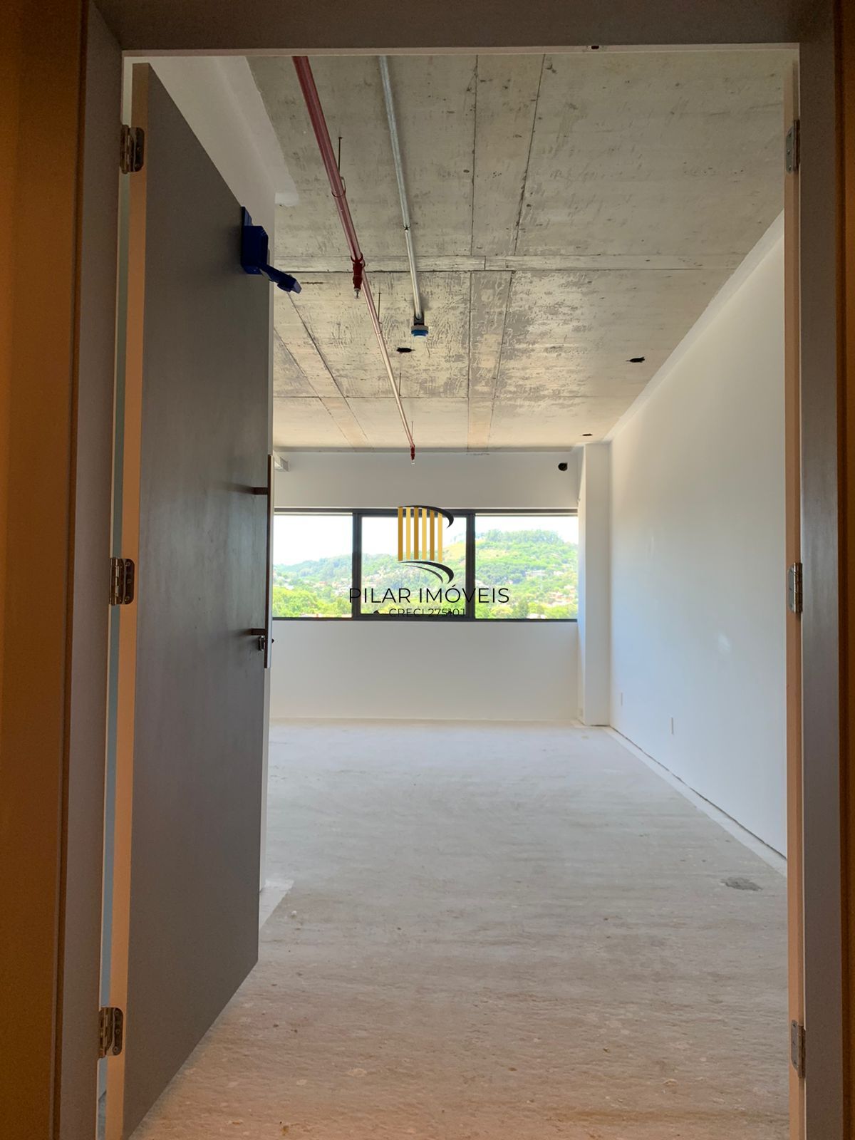 Sala comercial de frente no Linked Teresópolis