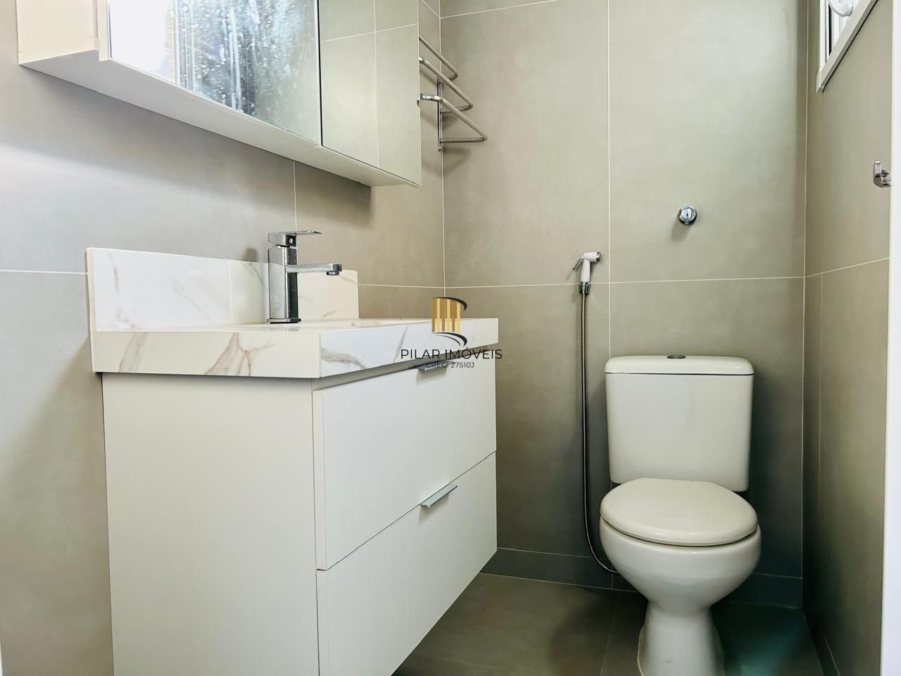 Apartamento 2 dormitórios próximo a Oscar Pereira