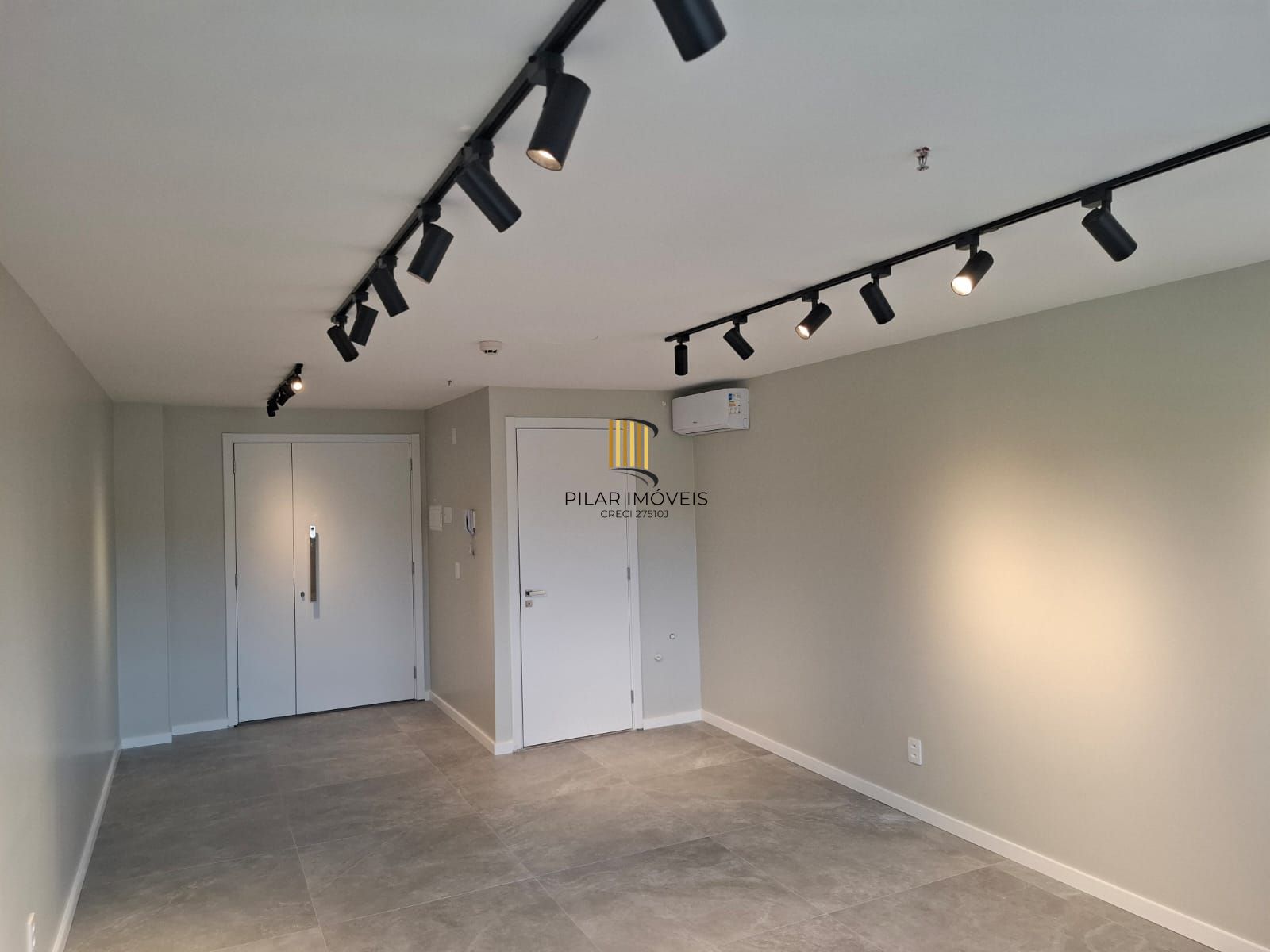 Sala comercial de frente no Linked Teresópolis