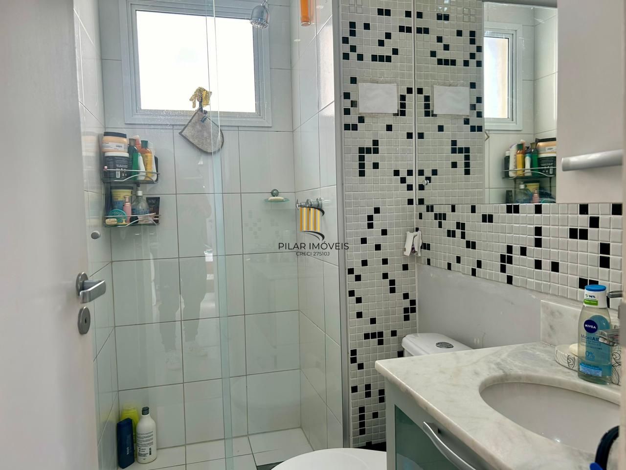 Apartamento semi mobiliado 2 dormitórios com sacada e vaga de garagem em condomínio com infra completa