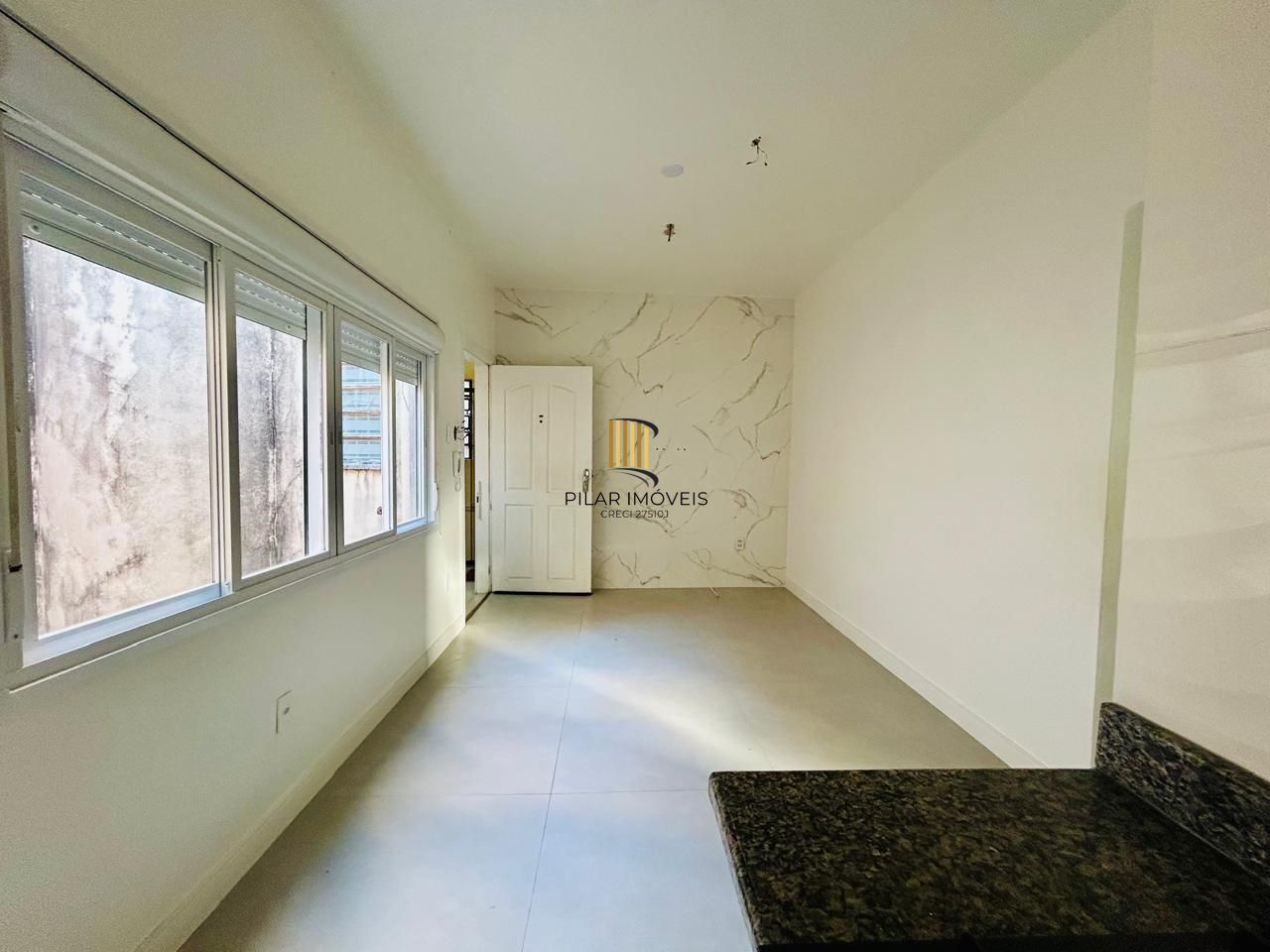 Apartamento 2 dormitórios próximo a Oscar Pereira