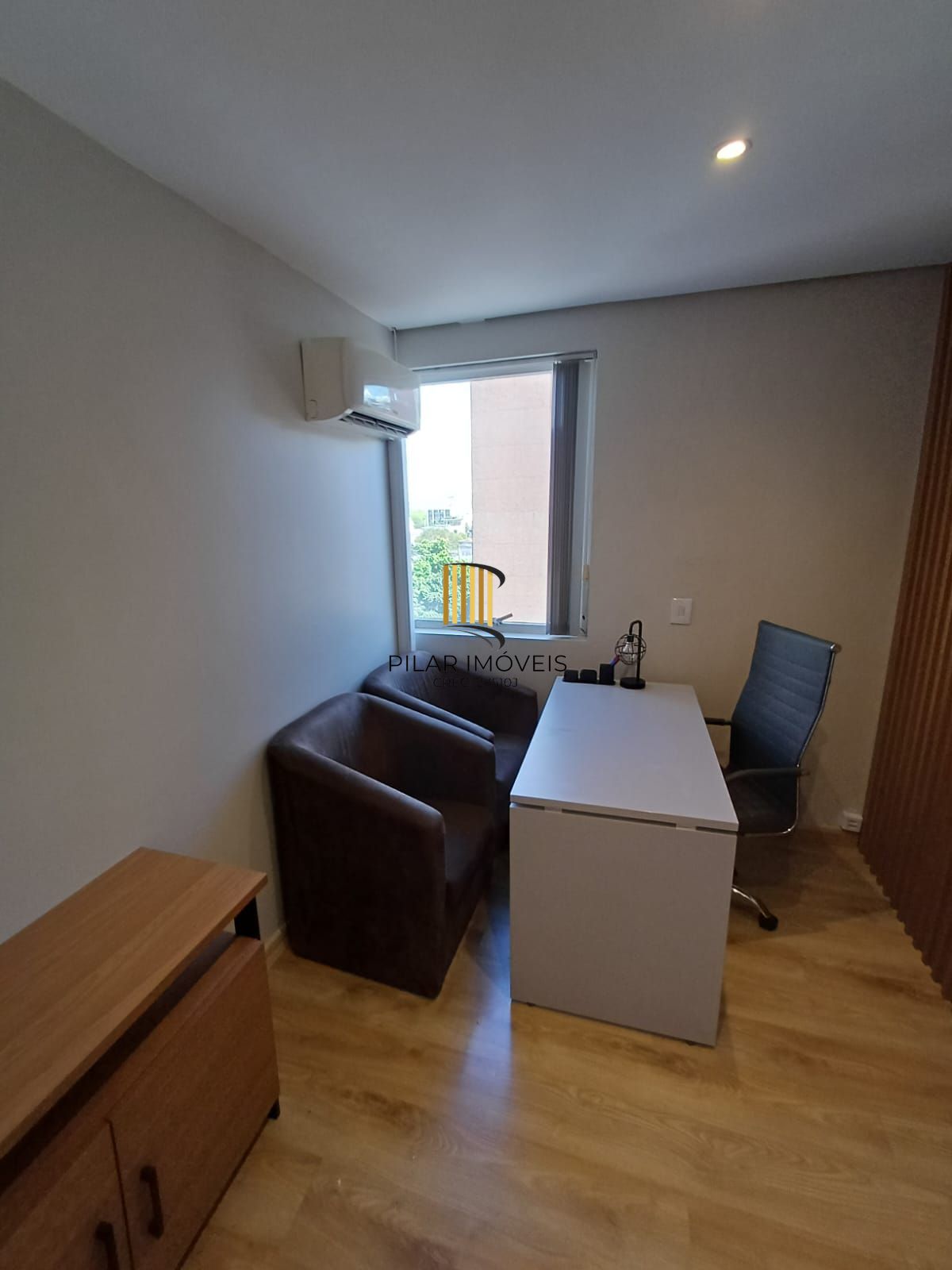 Excelente sala comercial no Menino Deus próximo ao Mãe de Deus