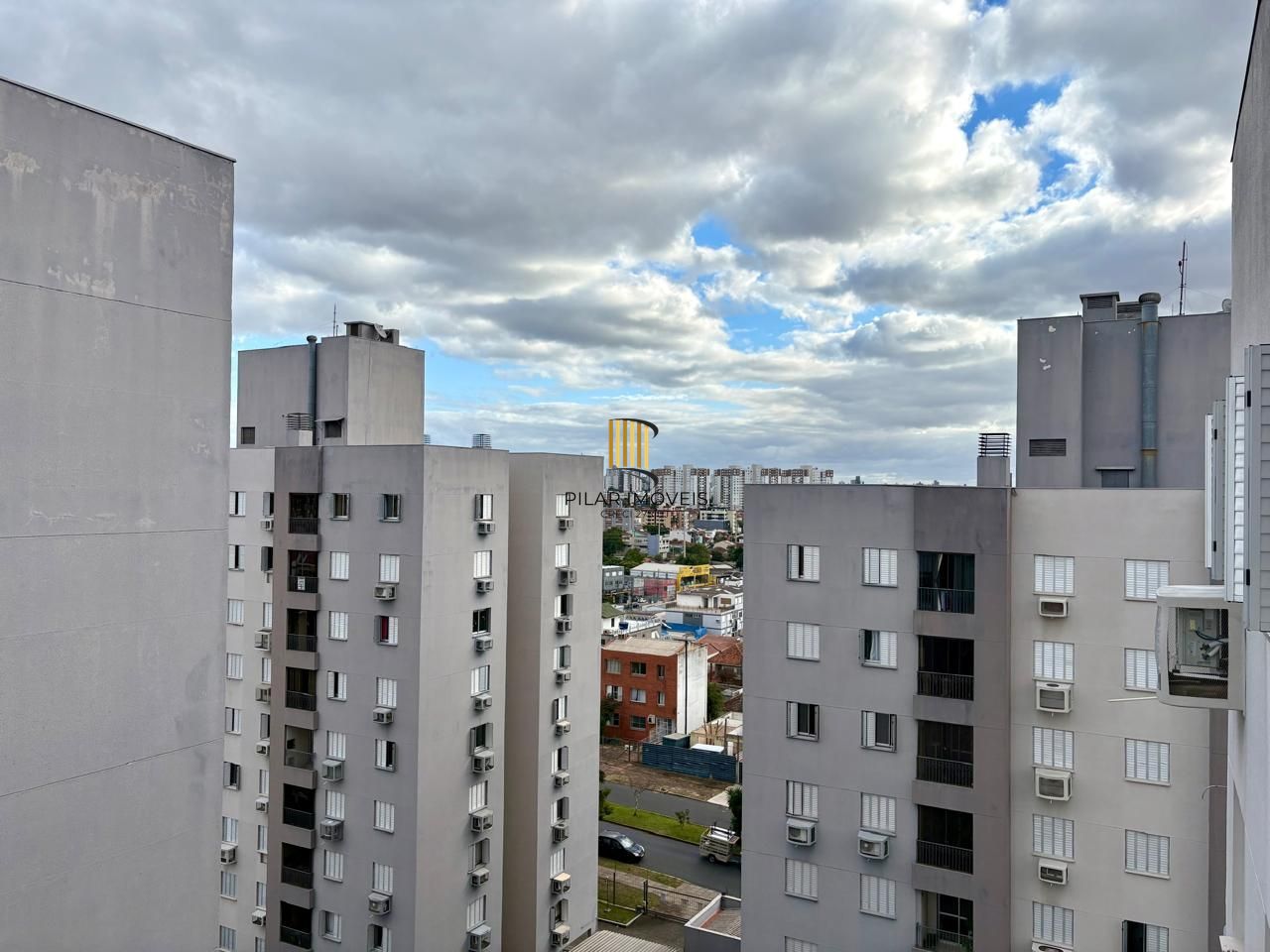 Apartamento 2 dormitórios com sacada e churrasqueira e vaga de garagem coberta