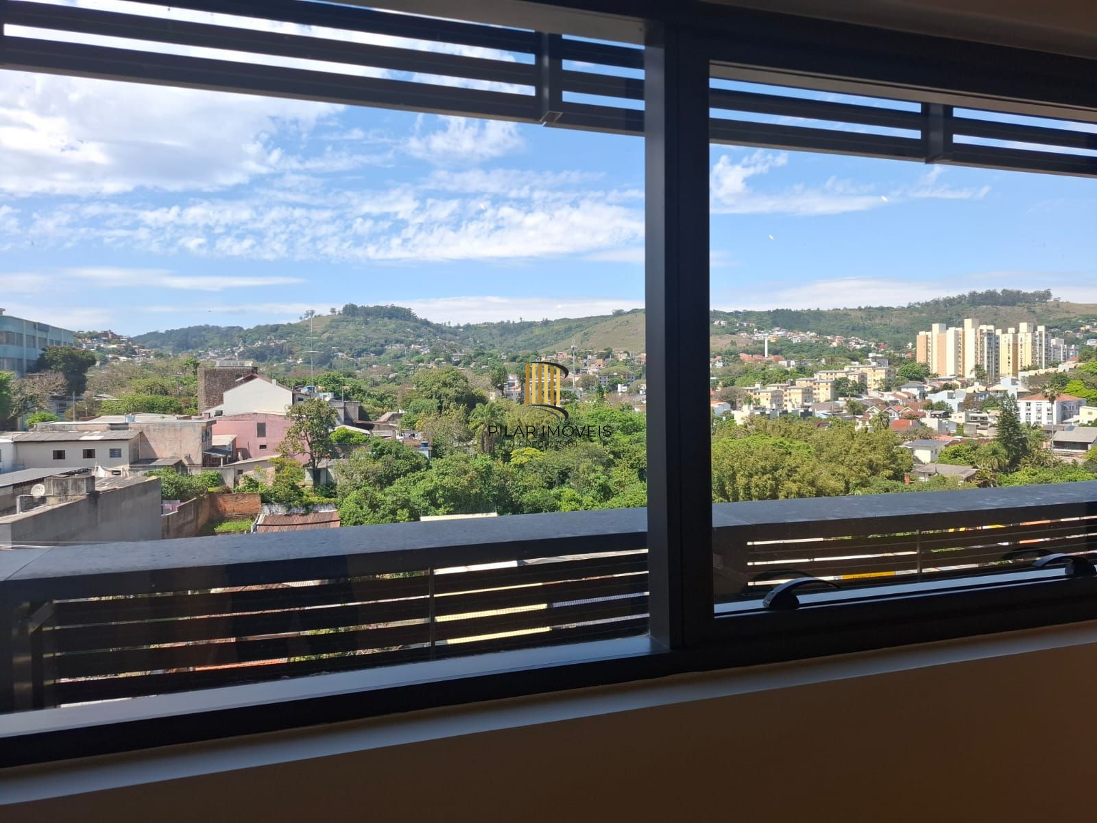Sala comercial de frente no Linked Teresópolis