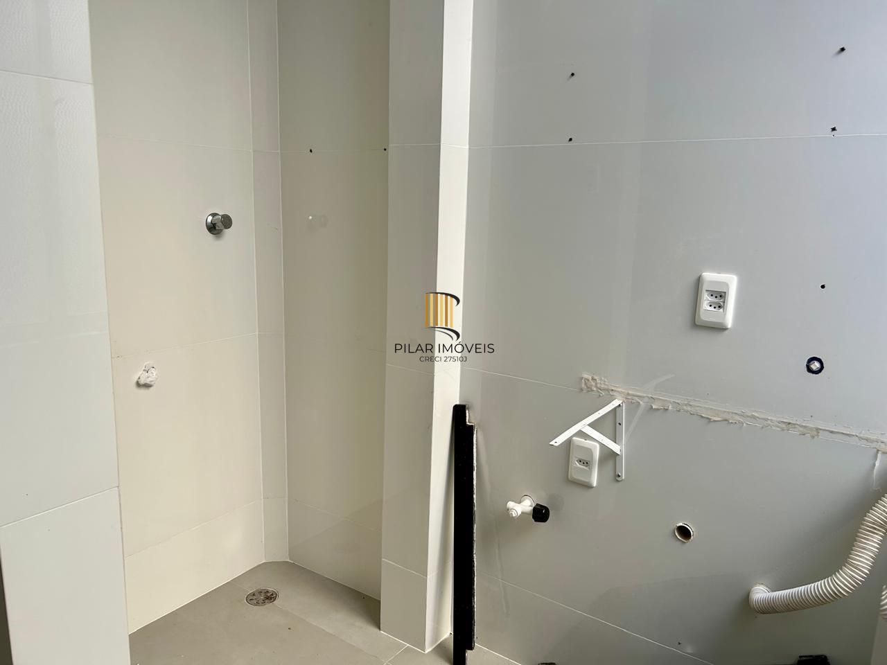 Apartamento 2 dormitórios próximo a Oscar Pereira