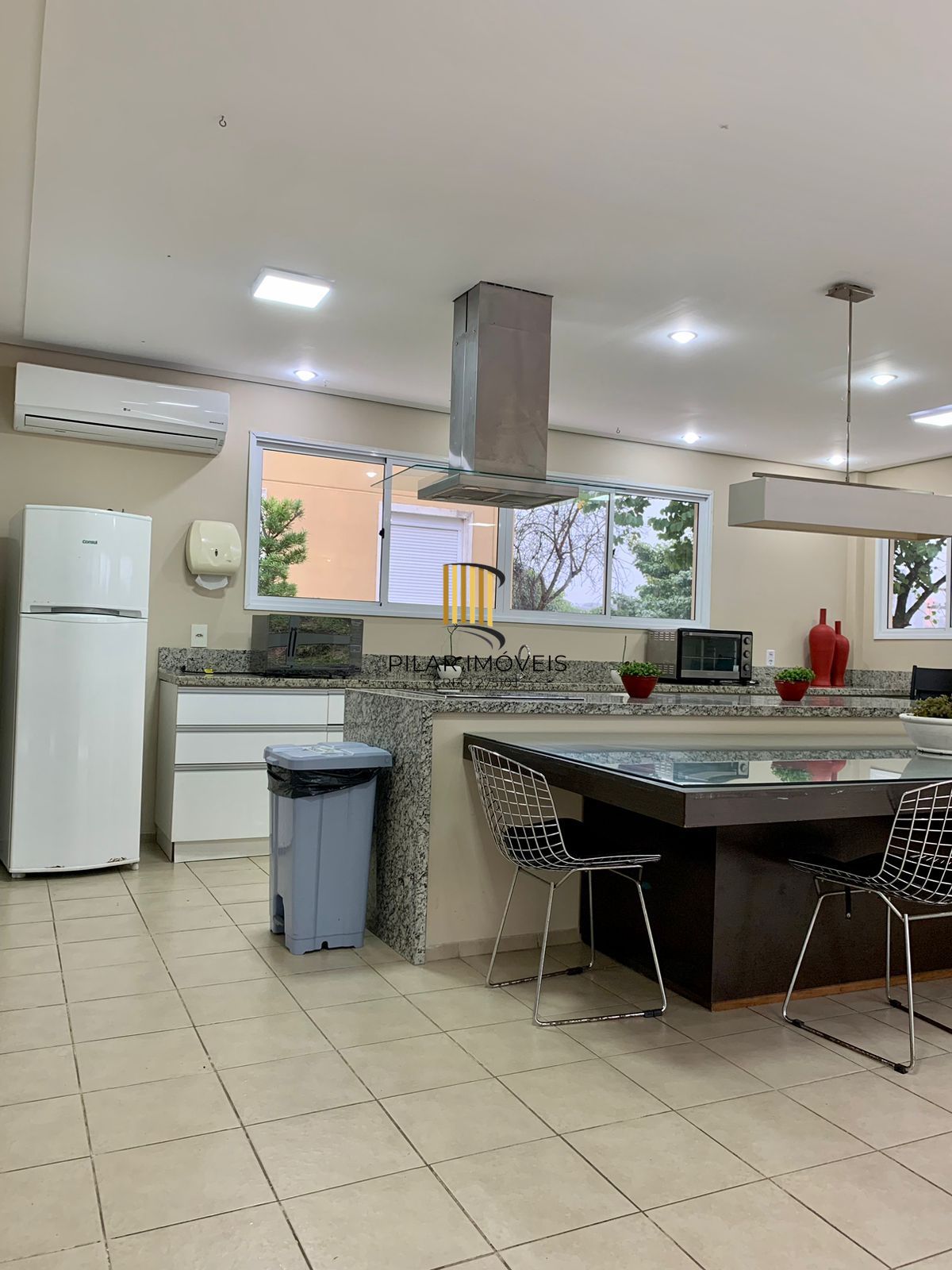 Apartamento semi mobiliado 2 dormitórios com sacada e vaga de garagem em condomínio com infra completa