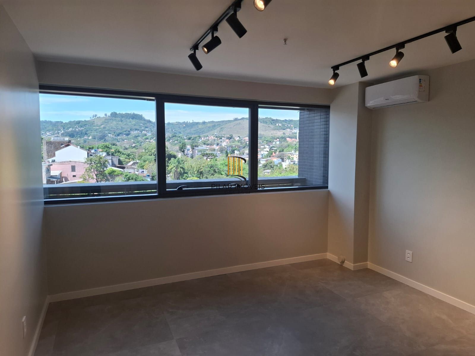 Sala comercial de frente no Linked Teresópolis