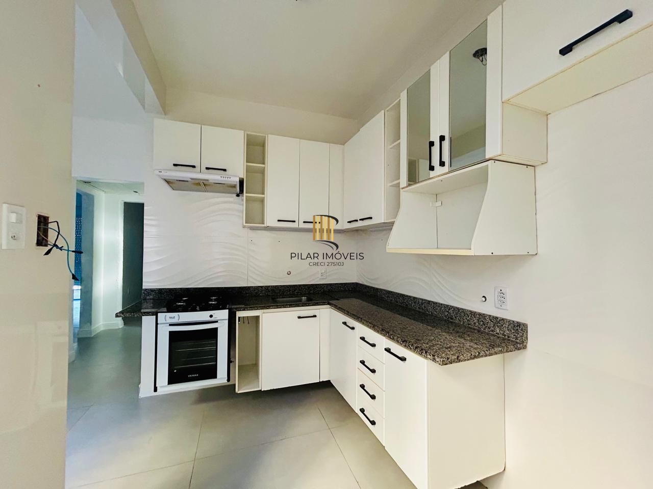 Apartamento 2 dormitórios próximo a Oscar Pereira