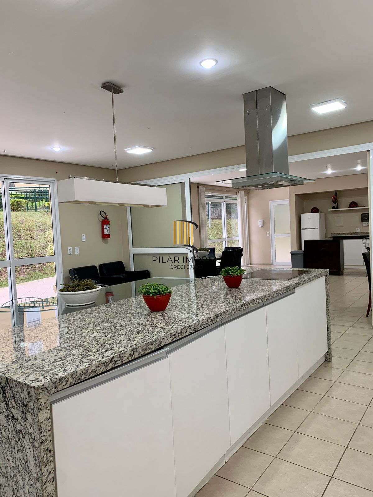 Apartamento semi mobiliado 2 dormitórios com sacada e vaga de garagem em condomínio com infra completa