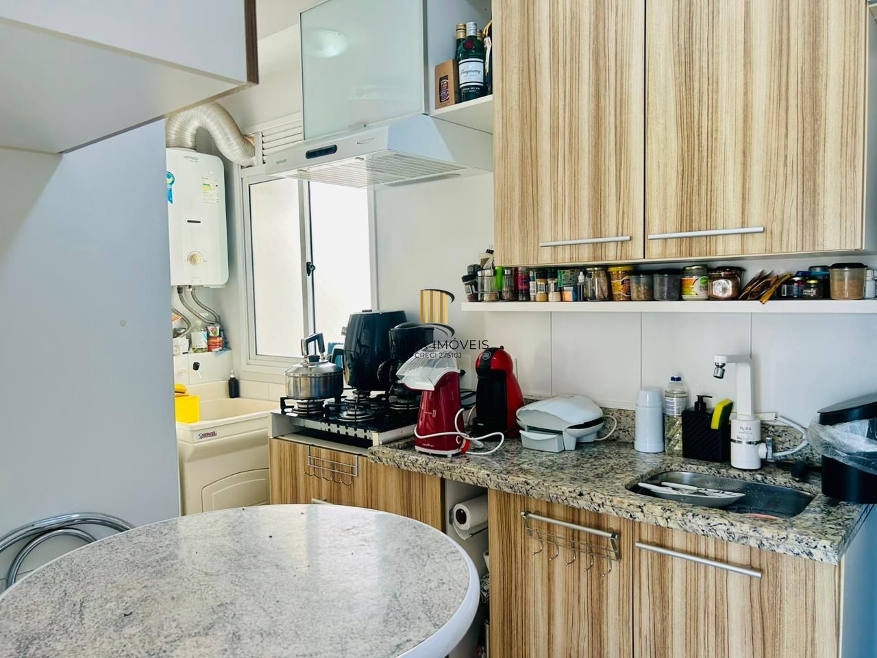 Apartamento semi mobiliado 2 dormitórios com sacada e vaga de garagem em condomínio com infra completa