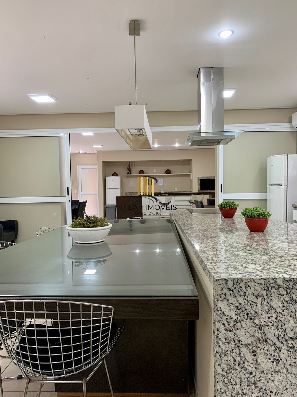 Apartamento semi mobiliado 2 dormitórios com sacada e vaga de garagem em condomínio com infra completa