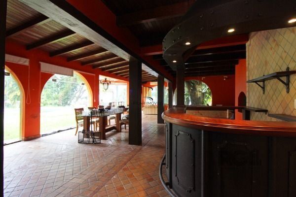 Casa em Porto Alegre, no bairro Pedra Redonda, com 7 dormitório(s), e 7 banheiro