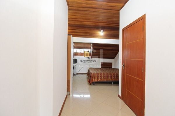 Casa em Porto Alegre, no bairro Espírito Santo, com 3 dormitório(s), à venda.